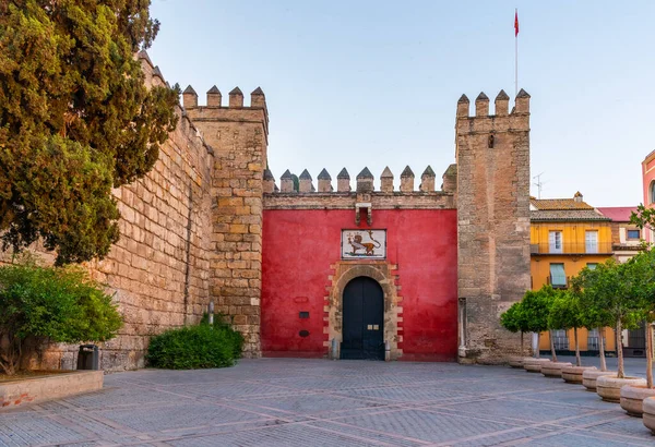 depositphotos_381453102-stock-photo-sunrise-view-real-alcazar-sevilla